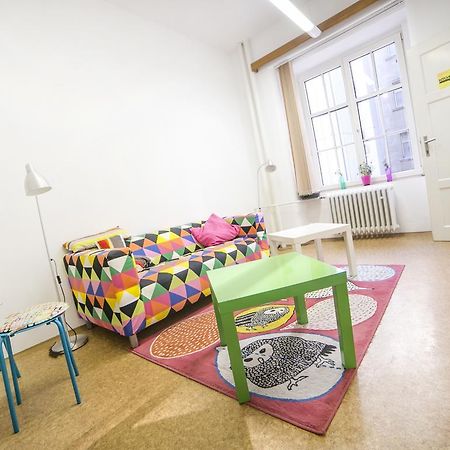 פראג Dizzy Daisy Hostel מראה חיצוני תמונה