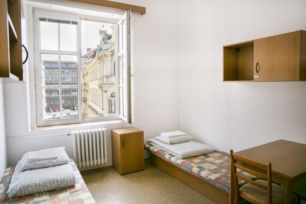פראג Dizzy Daisy Hostel מראה חיצוני תמונה