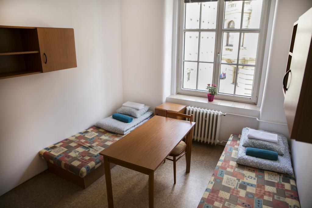 פראג Dizzy Daisy Hostel מראה חיצוני תמונה