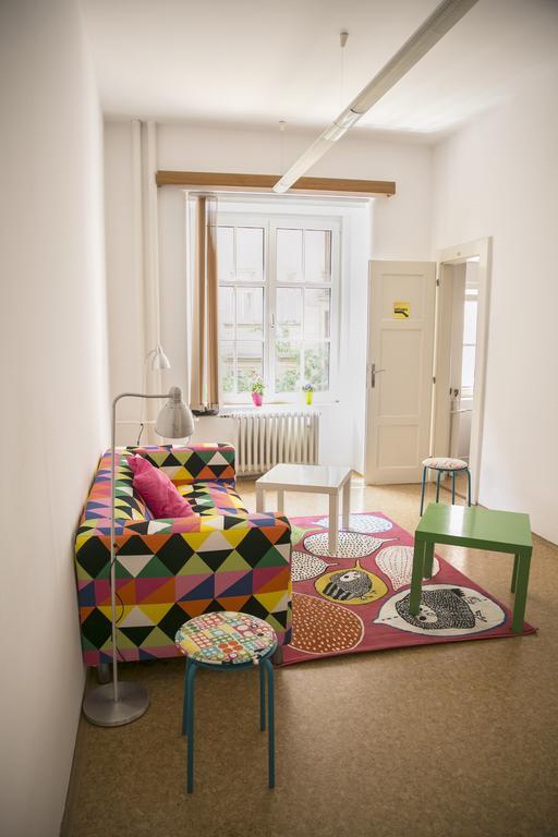 פראג Dizzy Daisy Hostel מראה חיצוני תמונה
