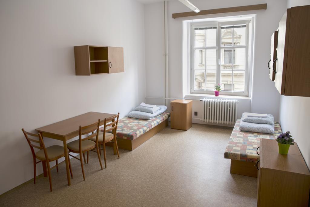 פראג Dizzy Daisy Hostel מראה חיצוני תמונה