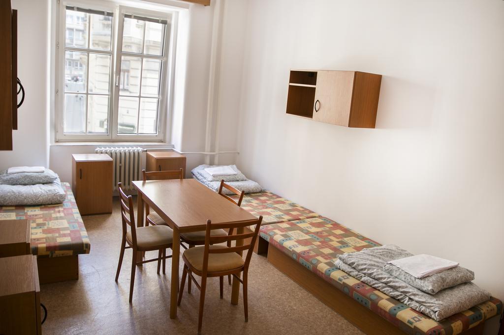 פראג Dizzy Daisy Hostel מראה חיצוני תמונה