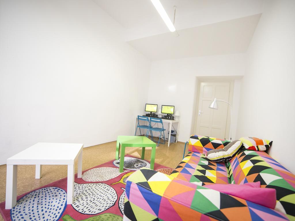 פראג Dizzy Daisy Hostel מראה חיצוני תמונה