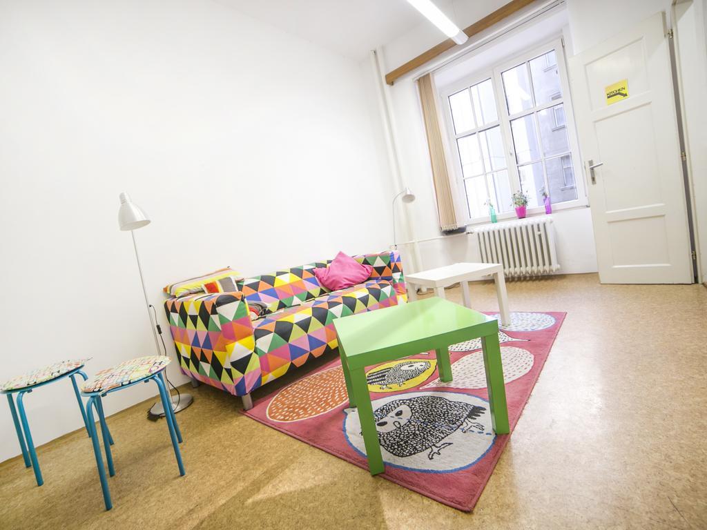 פראג Dizzy Daisy Hostel מראה חיצוני תמונה