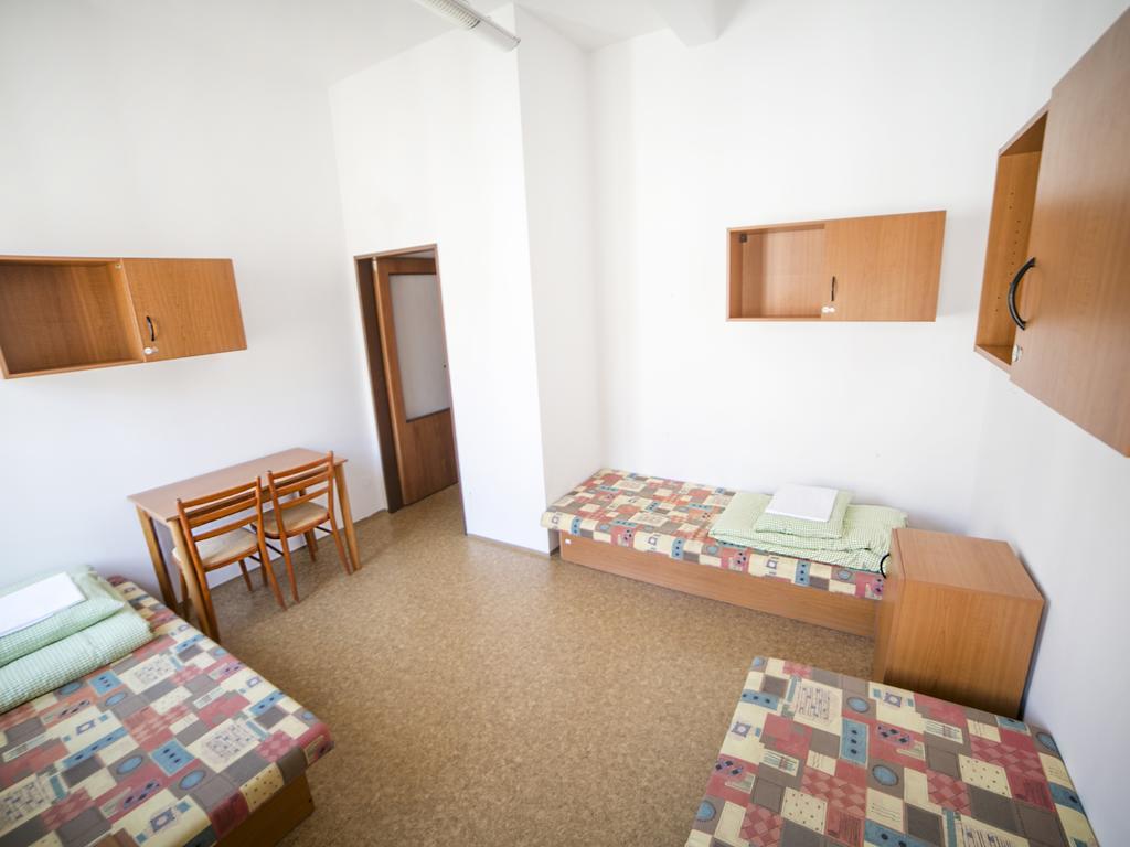 פראג Dizzy Daisy Hostel מראה חיצוני תמונה