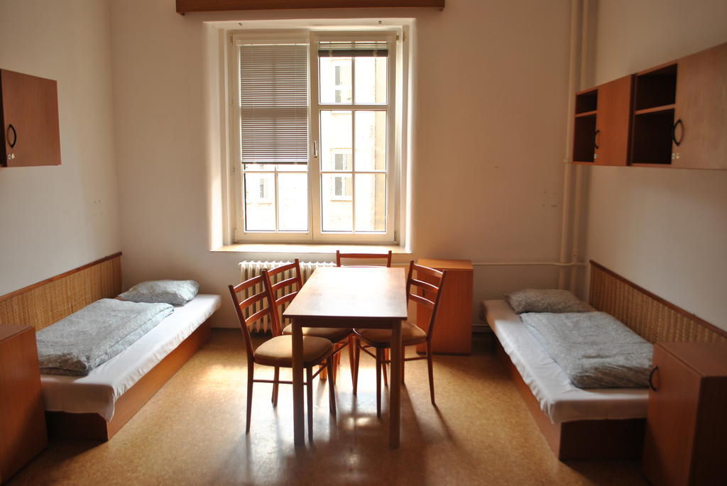 פראג Dizzy Daisy Hostel חדר תמונה