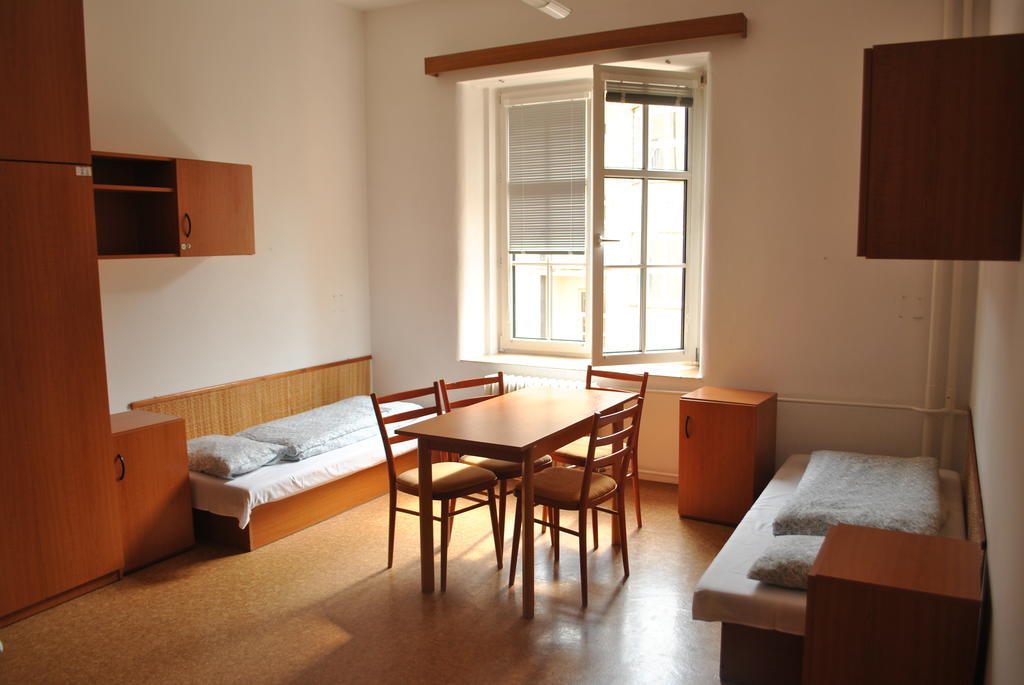 פראג Dizzy Daisy Hostel חדר תמונה