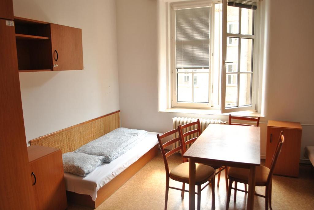 פראג Dizzy Daisy Hostel חדר תמונה