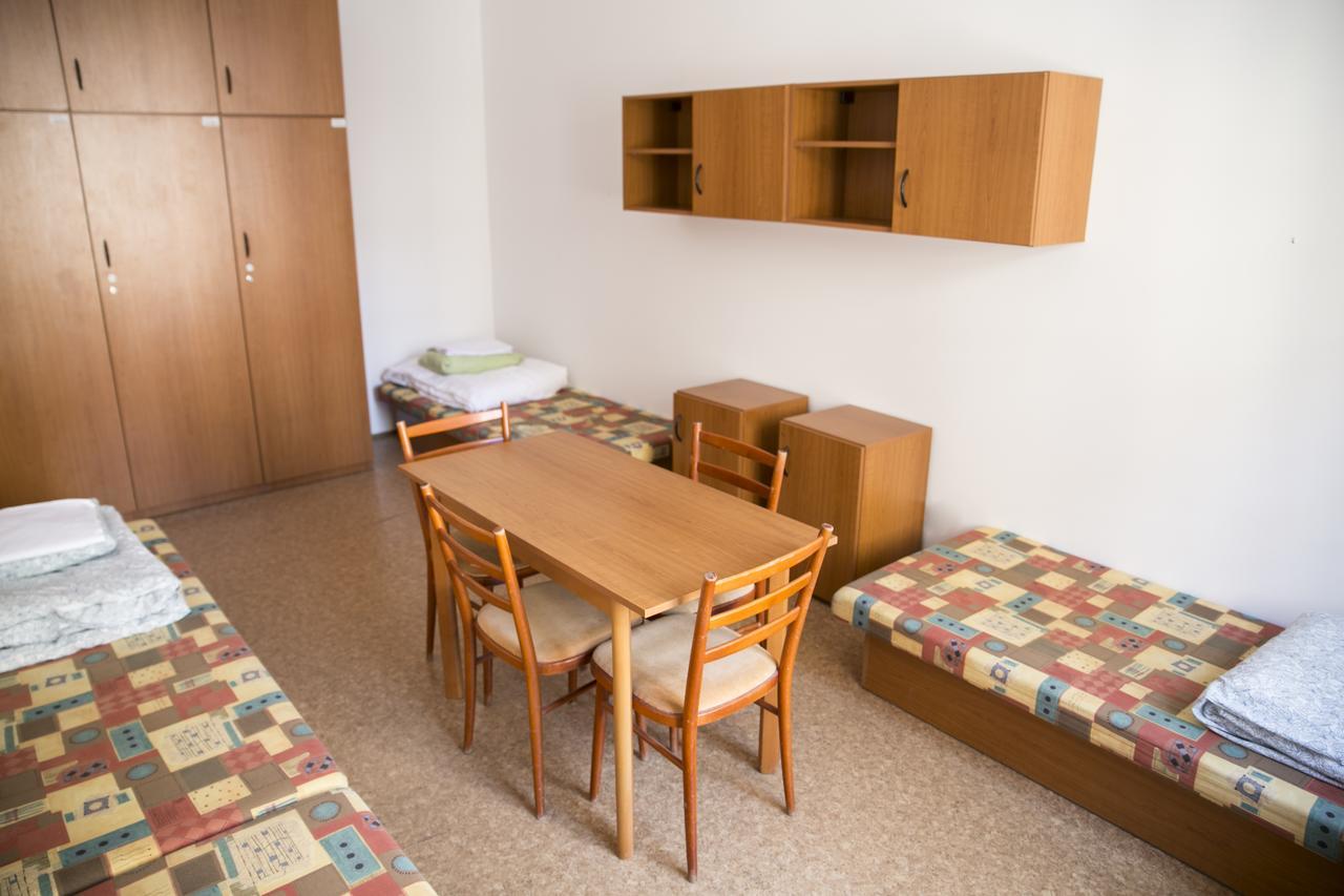 פראג Dizzy Daisy Hostel מראה חיצוני תמונה